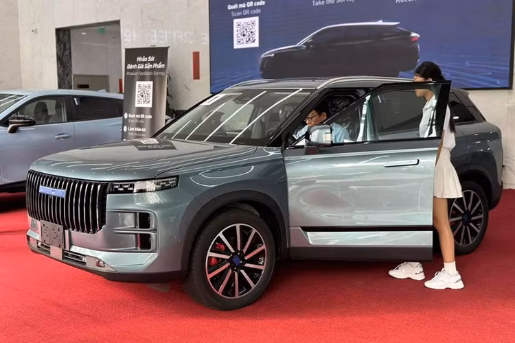  Chery Jaecoo 7 Chery Jaecoo 7 tại Việt Nam sở hữu kích thước dài x rộng x cao lần lượt là 4.538 x 1.898 x 1.680 mm, trục cơ sở dài 2.672mm. Xe có góc tiếp cận đạt 21 độ và góc thoát đạt 29 độ. Mẫu xe này nằm trong phân khúc xe gầm cao hạng C và sẽ cạnh tranh cùng Mazda CX-5, Hyundai Tucson, KIA Sportage... khi bán ra ở Việt Nam.