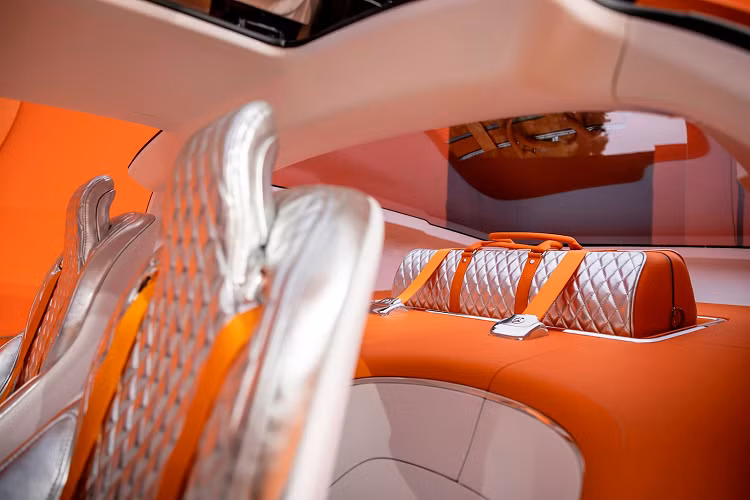 Theo Markus Schafer, Giám đốc kỹ thuật của Mercedes-Benz, mẫu xe concept Vision One-Eleven được trang bị tối đa 4 mô-tơ này, mỗi cái có thể sản sinh lượng công suất lên đến 480 mã lực và đạt mô-men xoắn cực đại 800 Nm, qua đó đạt tổng sức mạnh 1.920 mã lực và 3.200 Nm. Điều này làm cho động cơ hướng trục YASA trở nên lý tưởng cho các loại xe điện hiệu năng cao.