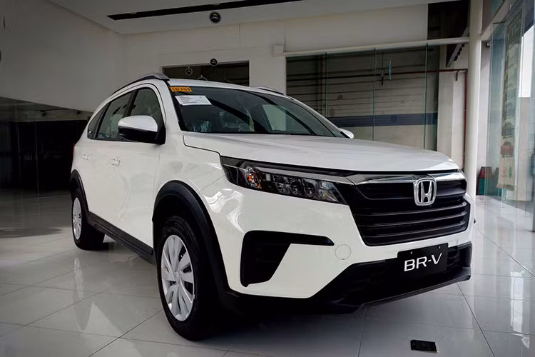 Ngay trong đầu tháng 4/2023 này, các đại lý bắt đầu ồ ạt nhận cọc mẫu xe MPV Honda BR-V 2023 mới. Tuy nhiên, giá xe vẫn chưa được tiết lộ.
