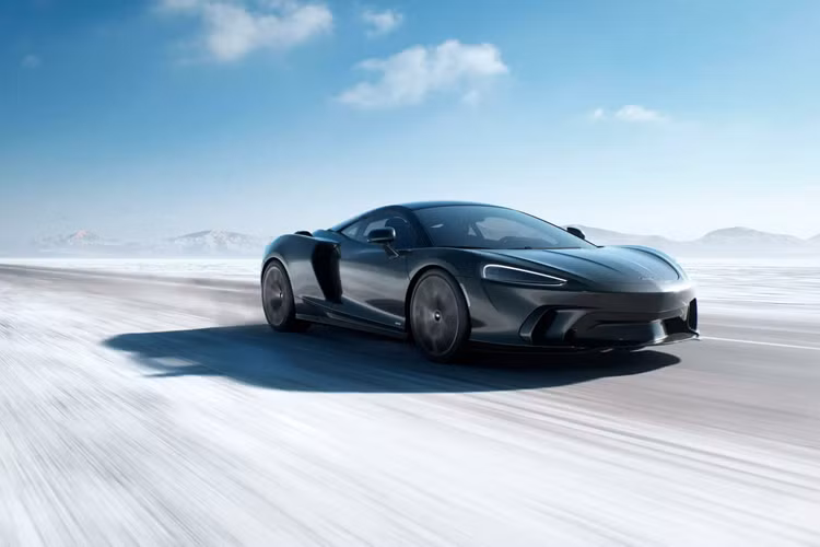 Năm 2019, McLaren từng cho giới thiệu chiếc siêu xe grand tourer đầu tiên trong lịch sử của hãng với tên gọi McLaren GT. Đây là mẫu xe được thiết kế hướng đến dễ sử dụng hàng ngày thay vì chỉ phát huy hết khả năng trong đường đua như các mẫu siêu xe McLaren GT khác.