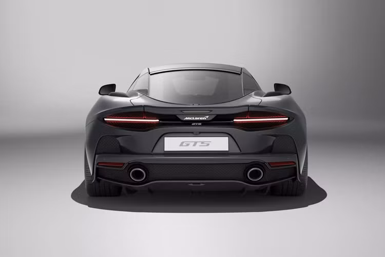 Giá xe McLaren GTS 2024 chưa công bố, nhưng những khách hàng hiện đã có thể được đặt mua và xuống tiền sớm nhất sẽ nhận được xe trong năm 2024.