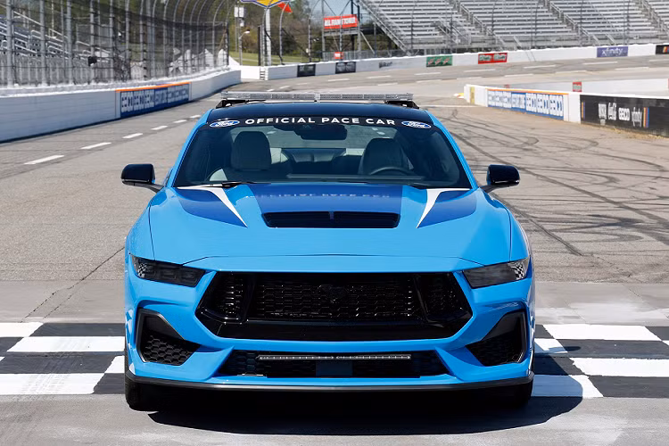 Ford Mustang GT 2024 mới cũng sẽ là chiếc xe tốc độ tại 6 sự kiện NASCAR nữa trong suốt mùa giải 2023. Họ sẽ tham gia các cuộc đua tại Talladega từ ngày 21 đến 23/4, Dover từ ngày 29 đến 30/4, Darlington từ ngày 12 đến ngày 14/5, Nashville từ ngày 23 đến 25/6, Chicago từ ngày 30/6 đến ngày 2/7 và Ngày Lao động cuối tuần tại Darlington từ ngày 1 đến ngày 3/9.