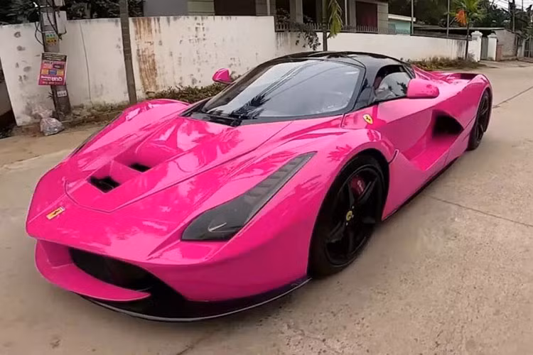 Tất nhiên công suất của bản sao siêu xe nhà Ferrari này sẽ không thể so sánh được với nguyên bản LaFerrari trang bị động cơ hybrid siêu mạnh, nhưng đáng mừng là nó vẫn có thể chạy được.