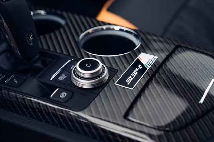 Không rõ giá xe Maserati Ghibli 334 Ultima là bao nhiêu, tuy nhiên với ngoại hình bắt mắt, hiệu năng khủng và khả năng bứt tốc ấn tượng thì Ghibli 334 Ultima chắc chắn sẽ cháy hàng chỉ trong “vài nốt nhạc”.