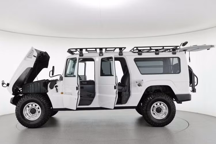 Mới đây, một chiếc xe SUV Toyota Mega Cruiser đã được rao bán thông qua nền tảng giao dịch xe cũ trực tuyến Cars &amp; Bids. Chiếc xe được rao bán có tay lái nghịch và nhập khẩu từ Nhật Bản vào tháng 5/2022.