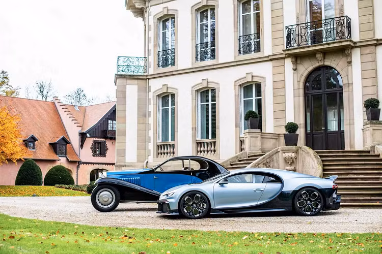 Được lấy cảm hứng từ tượng đài Type 46, siêu xe Bugatti Chiron Profilée được định hướng là một mẫu xe mang khả năng vận hành ấn tượng của Pur Sport nhưng sở hữu thiết kế sang trọng hơn.