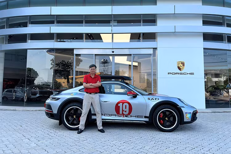 Trên hành trình cùng chiếc Porsche 911 Dakar hơn 16 tỷ, những cuộc bàn tán sôi nổi của cư dân mạng Trung Quốc về chuyến hành trình đặc biệt này khá sôi nổi... không ít người để lại bình luận ngưỡng mộ, khâm phục sự chịu chơi, nói là làm của đại gia kinh doanh trong lĩnh vực vận tải.