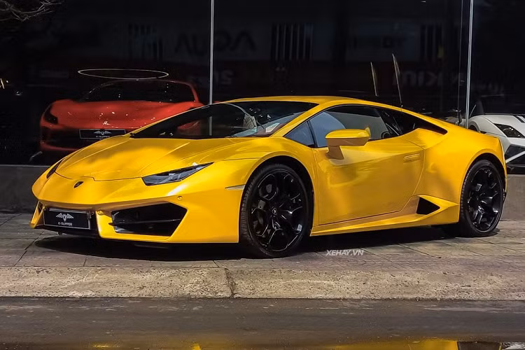 Lamborghini Huracan LP580-2 được trang bị khối động cơ V10, dung tích 5.2 lít, sản sinh ra công suất tối đa 580 mã lực và mô-men xoắn cực đại 540 Nm.