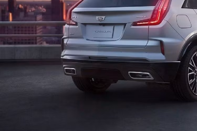 Ban lãnh đạo của Cadillac xác nhận hệ thống này sẽ được bổ sung cho xe trong tương lai nhưng chưa đưa ra thời điểm cụ thể. Nằm bên dưới nắp ca-pô của Cadillac XT4 2024 là động cơ xăng 4 xi-lanh, tăng áp, dung tích 2.0L với công suất tối đa 235 mã lực và mô-men xoắn cực đại 349 Nm.