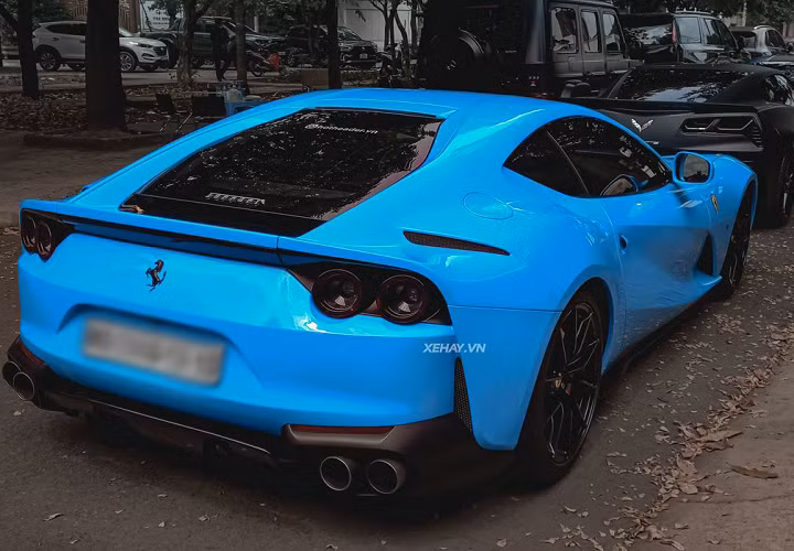 Ferrari 812 Superfast được trang bị khối động cơ V12 dung tích 6.5L hút khí tự nhiên có mã F140GC, sản sinh công suất tối đa 800 mã lực tại vòng tua 8.500 vòng/phút và mô-men xoắn cực đại 718 Nm tại vòng tua 7.000 vòng/phút.