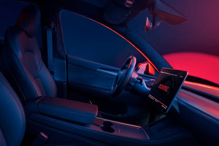 Hãng độ Novitec cho biết bộ mâm mới không chỉ mang đến cho Model Y một diện mạo mạnh mẽ hơn mà còn đem lại cảm giác xử lý nhạy bén hơn cho chiếc Crossover, nhờ hiệu quả khí động học tốt hơn rõ rệt.