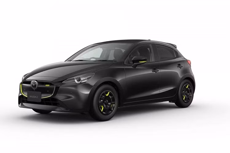 Cụ thể, Mazda2 2024 tại Nhật Bản được trang bị hệ thống thông tin giải trí Mazda Connect mới với màn hình cỡ lớn hơn trước. Màn hình này chuyển từ loại 7 inch cũ sang loại 8,8 inch mới để cung cấp các dịch vụ kết nối cho phù hợp với xu hướng chung của ngành công nghiệp ôtô. 