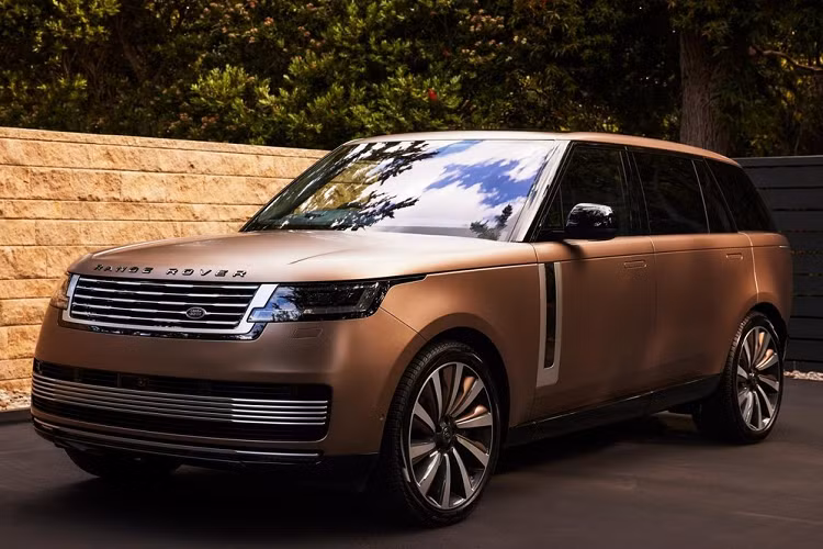  7. Range Rover SV Carmel 2 vị trí tiếp theo trong danh sách này chính là sự lựa chọn của các mẫu xe gầm cao máy thoáng, vị trí thứ 7 được để lại cho Range Rover SV phiên bản đặc biệt Carmel.