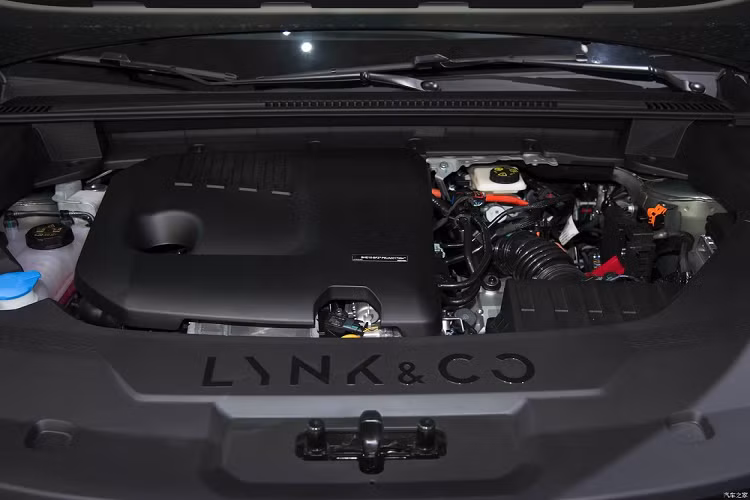 Lynk &amp; Co 08 sẽ là mẫu xe tập trung vào nguồn năng lượng mới, đây cũng là sự thay đổi trong định hướng chiến lược của Lynk &amp; Co, tiết kiệm nhiên liệu tốt hơn, sức mạnh vượt trội hơn, đồng thời có thiết kế và ý nghĩa công nghệ tốt.