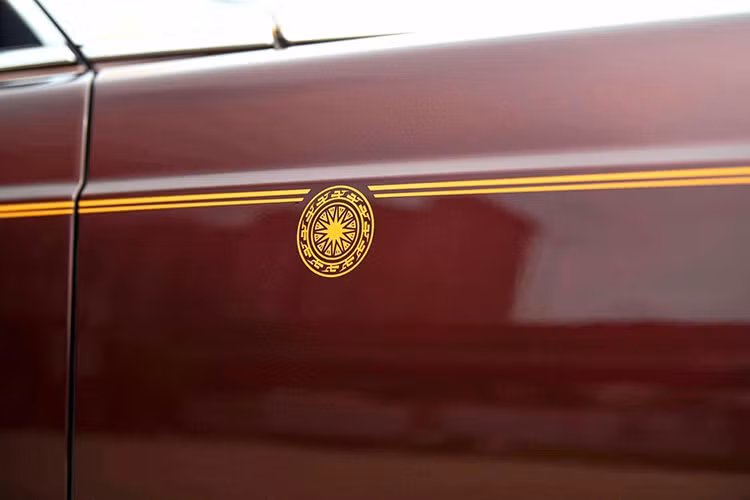 Ở lần tổ chức đấu giá thứ 2 vào ngày 6/12/2022, chiếc Rolls-Royce Phantom Lửa thiêng giảm giá 2,8 tỷ đồng, với giá khởi điểm từ 25,2 tỷ đồng. So với lần đầu, ai muốn tham dự phải cọc số tiền 5 tỷ đồng nhưng kết quả cũng không khả quan hơn.