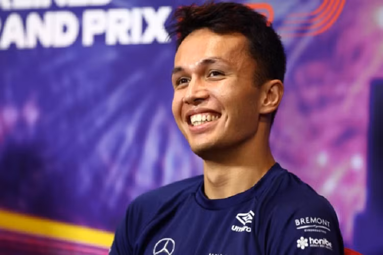 Trong khi đó, đứng thứ 10 là tay đua Alex Albon chỉ nhận được nhận mức lương 3 triệu USD/năm (70 tỷ đồng).