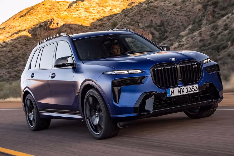 BMW X7 2023 về Việt Nam nhiều khả năng sẽ dùng động cơ xăng 6 xi-lanh thẳng hàng, dung tích 3.0L, sản sinh công suất tối đa 375 mã lực và mô-men xoắn cực đại 519 Nm. Nếu có sự hỗ trợ của công nghệ mild hybrid 48V, động cơ này có thể đạt mô-men xoắn cực đại 540 Nm.