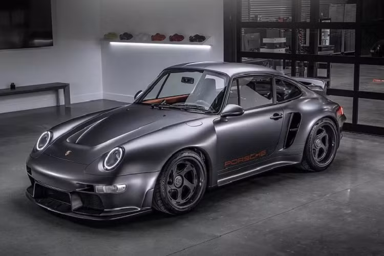 Gunther Werks - chuyên gia chuyên phục hồi các mẫu Porsche 911 cổ điển có trụ sở ở California đã tiết lộ mẫu xe mới nhất tại The Quail, A Motorsports Gathering được tổ chức vào cuối tuần, đó chính là mẫu Porsche 911 Touring Turbo đặc biệt.