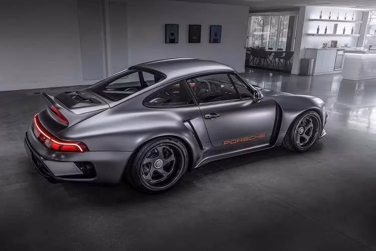 Dự án mới có tên gọi "Touring Turbo Edition Coupe", được phục hồi dựa trên mẫu 993 vô cùng ý nghĩa với dòng xe Porsche 911 huyền thoại. Chiếc xe được nâng cấp và sửa đổi khá nhiều những chi tiết tạo nên đặc trưng của Gunther Werks.