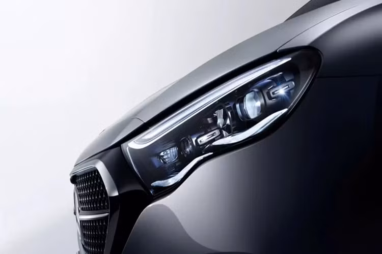 Mẫu xe này cũng sẽ ra mắt tại Ấn Độ vào giữa năm 2024 dựa theo báo cáo của Autocar India. Với lần ra mắt tại Trung Quốc, E-Class L 2024 trở thành biến thể thứ tư của dòng sedan hạng E này, sau khi trình làng các biến thể Sedan, Estate và All-Terrain wagon trước đây.