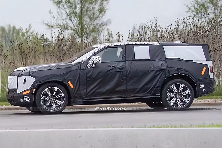 Với kích thước và vị thế vốn có của Escalade, Cadillac hy vọng mẫu xe này sẽ đạt được nhiều thành tựu có cùng nền tảng như Chevrolet Silverado và GMC Hummer.