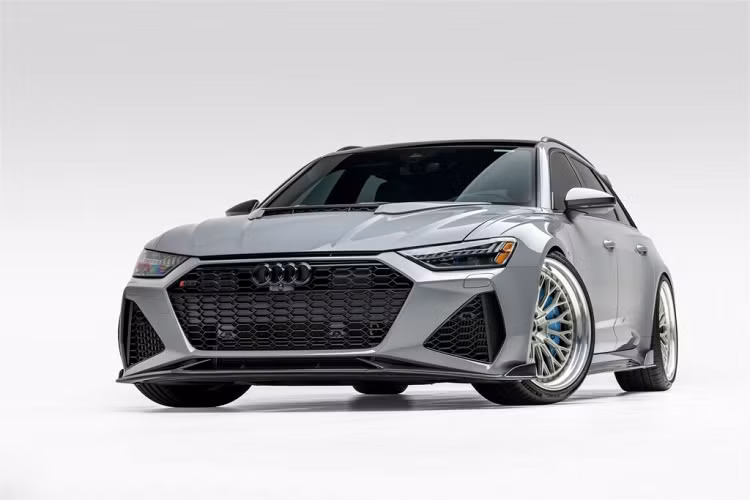 Theo tiêu chuẩn của hãng độ, những thay đổi mà hãng thực hiện đối với Audi RS6 Avant wagon mới là tương đối nhỏ nhưng những chi tiết này đã đem đến cho chiếc xe một diện mạo mới lạ nhưng đồng thời không cần can thiệp quá nhiều như những gói độ của một số thương hiệu khác.