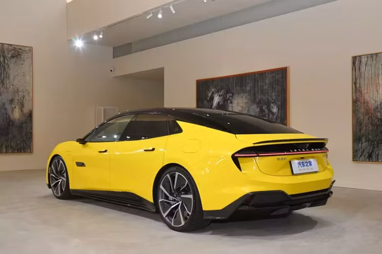 Hiện Lotus cũng đã lên kế hoạch cho việc khai trương đại lý ở Việt Nam, vì thế, việc ra mắt dòng xe Lotus Emeya về Việt Nam cũng không phải là chuyện lạ.