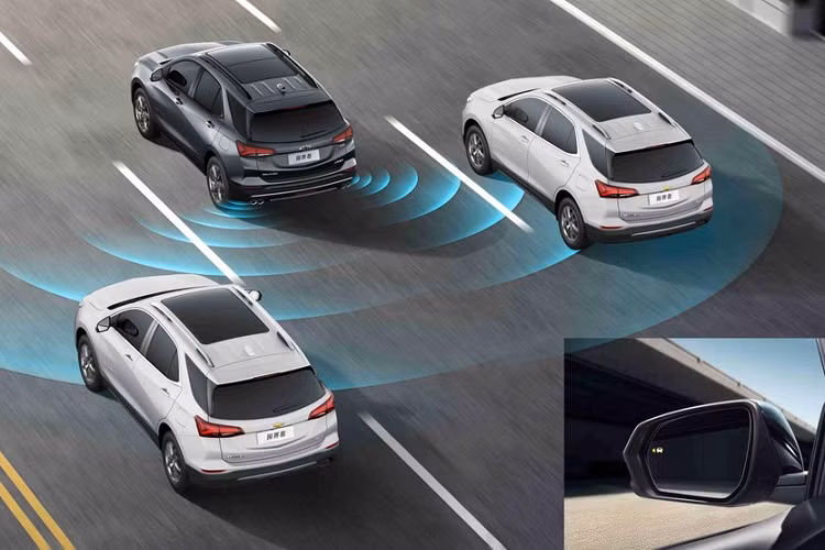 Đồng thời, phiên bản Chevrolet Equinox 2023 dẫn động 4 bánh 2.0T RS 9AT hybrid cũng sẽ được trang bị gương chiếu hậu truyền phương tiện trực tuyến. Cuối cùng là việc sạc không dây cũng sẽ trở thành trang bị tiêu chuẩn cho các mẫu Chevrolet Equinox 2023 ngoại trừ phiên bản giá rẻ.
