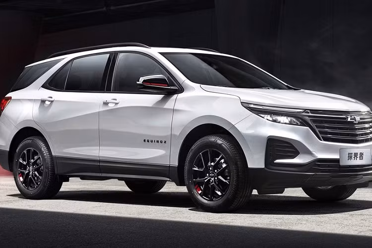 Đáng chú ý nhất là động cơ 4 xi-lanh, dung tích 2.0 lít của xe sẽ còn kết hợp với hệ thống hybrid nhẹ, mang đến công suất tối đa 233 mã lực và mô-men xoắn cực đại 350 Nm, đi kèm hộp số 9 cấp.