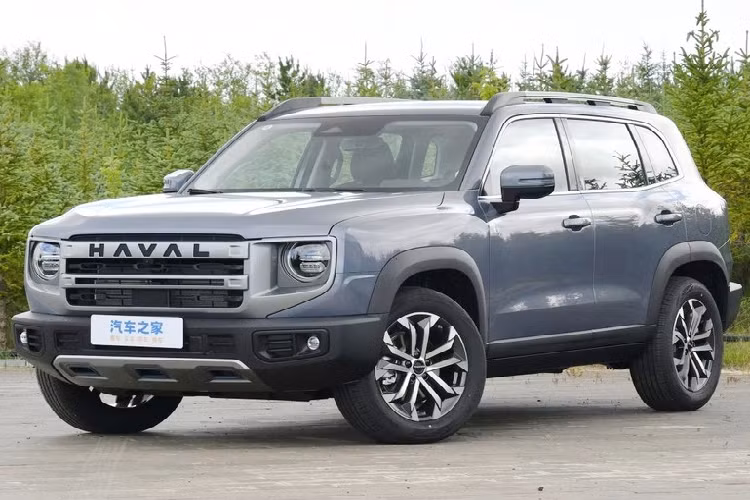 Haval Big Dog bản nâng cấp giữa vòng đời của Great Wall Motor có có tổng cộng 3 phiên bản. Mức giá xe Haval Big Dog 2023 dao động từ 123.900 đến 149.900 nhân dân tệ (tương đương 403 đến 487 triệu đồng).