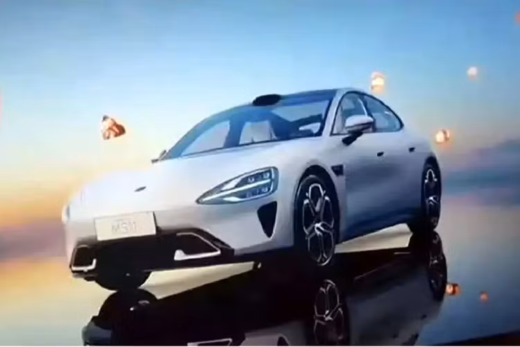 Chuyện các hãng điện thoại, máy tính lấn sân sang sản xuất xe ô tô điện không còn quá lạ lẫm với người tiêu dùng nữa. Sau Apple, Sony, Huawei, sắp tới Xiaomi cũng sẽ tham gia thị trường béo bở này. Những hình ảnh đầu tiên của chiếc xe ôtô điện Xiaomi cũng đã được hé lộ khá đẹp mắt.
