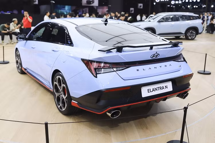 Hãng Hyundai ra mắt Elantra N mới ở triển lãm Ô tô Thượng Hải 2023 là nhằm tăng cường sự hiện diện của thương hiệu tại thị trường ôtô lớn nhất thế giới. Dự kiến, trong năm sau, hãng Hyundai cũng sẽ giới thiệu phiên bản N hiệu suất cao của mẫu ôtô điện Ioniq 5 ở thị trường Trung Quốc.