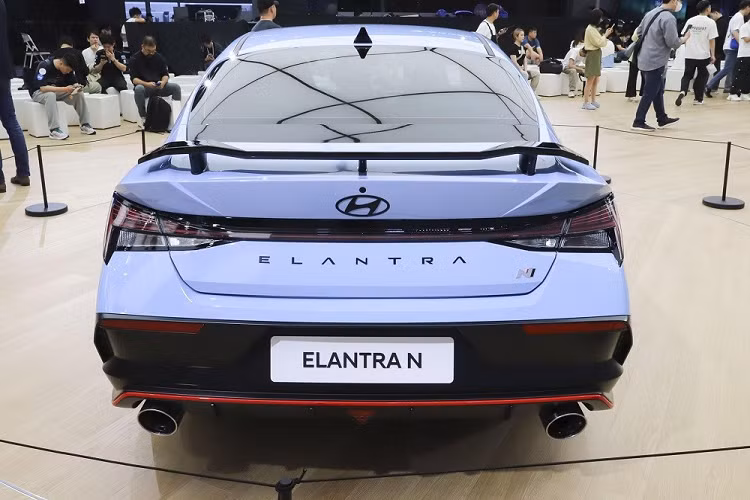 Mức giá xe Hyundai Elantra N 2024 hiện chưa được hé lộ. Tại Việt Nam, phiên bản cũ của mẫu sedan hiệu suất cao này đã từng ra mắt vào hồi tháng 1 năm nay nhưng chưa được phân phối.