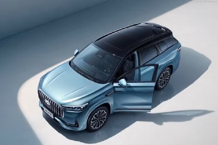 Chery Tiggo 9 được trang bị hệ thống treo CDC, thực hiện điều chỉnh toàn bộ cảm biến thông minh thông qua điều chỉnh vô cấp, độ cứng của hệ thống treo, điều chỉnh phản hồi động 1000 lần/giây và công nghệ nâng cấp tiến hóa vô hạn OTA.