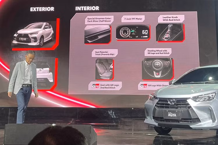 Tại thị trường Malaysia, mẫu xe hạng A này còn gói công nghệ Smart Drive Assist với phanh tiền va chạm, kiểm soát chân ga, hệ thống cảnh báo lệch làn đường và cảnh báo điểm mù. Nhờ đó, Perodua Axia thế hệ mới ở Malaysia đã được ASEAN NCAP đánh giá 4 sao về mặt an toàn.