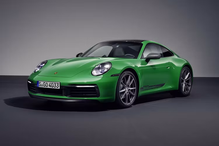Mẫu 911 T đầu tiên này được cung cấp tới năm 1973, vào năm 2017, Porsche đã hồi sinh phiên bản 911 Carrera T với thế hệ 991. Kể từ đó, khái niệm thiết kế tinh giản đặc trưng đã được áp dụng thành công trên nhiều dòng xe khác như 718 Cayman T, 718 Boxster T và Macan T.