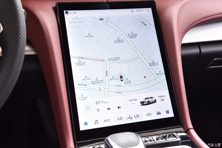 Tiếp đến là động cơ xăng 4 xi-lanh, tăng áp, dung tích 2.0 lít, sẽ cho công suất tối đa lên đến 224 mã lực, trái tim này của xe sedan cỡ trung Hồng Kỳ H5 thế hệ mới sẽ đồng hành với hộp số tự động 8 cấp, giúp xe chỉ tiêu thụ lượng xăng trung bình 6,4 lít/100 km.