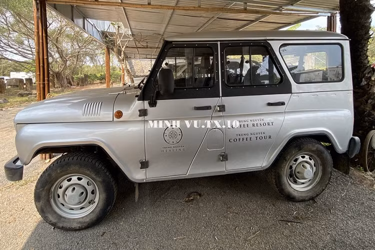 Được biết, trong garage xe ôtô nghìn tỷ của Đặng Lê Nguyên Vũ, ông sở hữu ít nhất 1 chiếc UAZ Hunter của Nga từng có thời điểm được bán ra chính hãng vào năm 2018 với mức từ khoảng 460 triệu đồng tại Việt Nam.