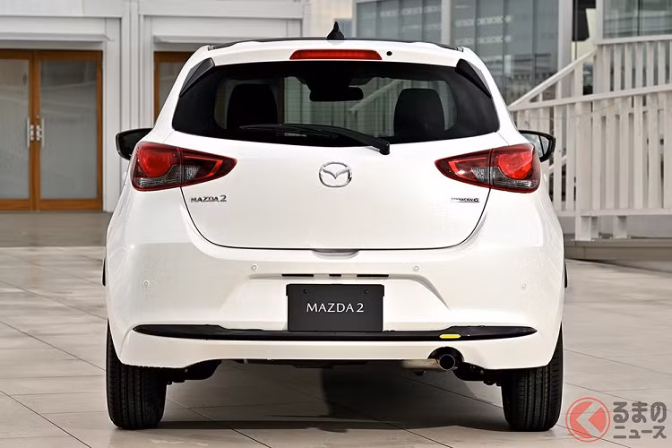 Một số người cho rằng hãng Mazda học hỏi thiết kế từ Honda Jazz thế hệ mới vốn là đối thủ trực tiếp của Mazda2. Tuy nhiên, cũng có người dự đoán đây là tín hiệu cho thấy Mazda2 sẽ có phiên bản thuần điện trong tương lai.