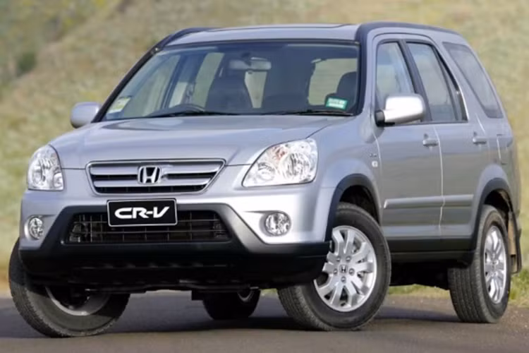 Cụ thể, có khoảng 12,4% người mua Toyota Highlander đều giữ lại và sử dụng mẫu xe này hơn 15 năm. Theo kết quả khảo sát của iSeecars, khoảng 11,6 % người mua bán tải Toyota Tacoma đều giữ lại và sử dụng mẫu xe này hơn 15 năm. Tacoma vốn nổi tiếng về độ bền bỉ, chắc chắn và luôn là một phương tiện vận chuyển hàng hóa đa dụng.