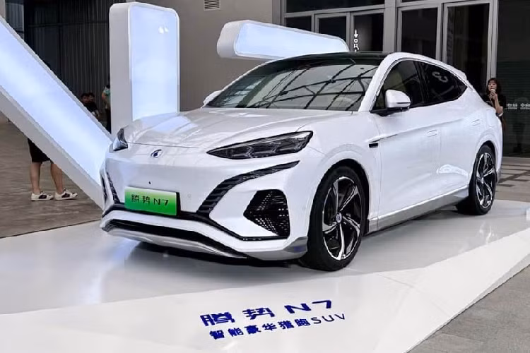 Xe dien Denza sap lap rap tai Viet Nam co gi hay ma 