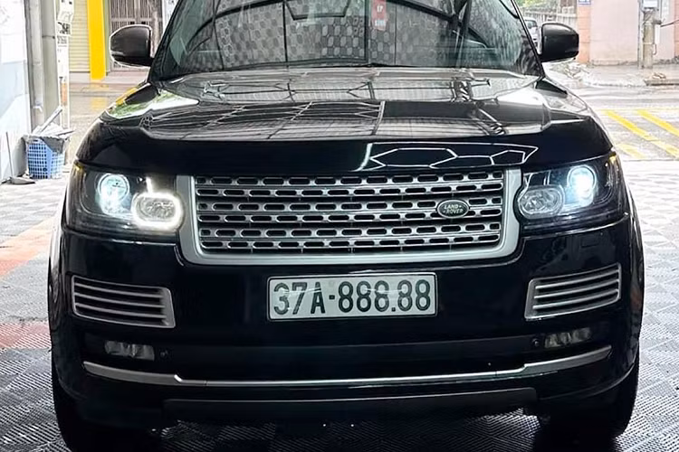 Nhưng trên thực tế, chủ xe là 1 doanh nhân thành đạt trong lĩnh vực y tế, có hẳn một bệnh viện to nhất nhì tại Nghệ An nên rất quan trọng biển đẹp, vì thế, giá 2,3 tỷ đồng kia chỉ là xác xe Range Rover Autobiography 5.0 đời 2013, còn chiếc biển số 37A–888.88 anh sẽ giữ lại để định danh, theo mình suốt đời.