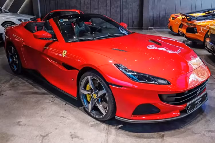 Vài ngày sau đó, chiếc siêu xe mui trần Ferrari Portofino M hàng hiếm xuất hiện trên đường phố Sài thành với biển kiểm soát NG, kể từ đó, siêu ngựa này rất ít khi lăn bánh, vài tháng sau, chủ nhân của xe bất ngờ bán lại Ferrari Portofino M cho showroom siêu xe của Phan Công Khanh.