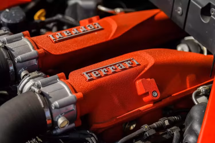 Với sức mạnh này, phiên bản nâng cấp của dòng siêu xe mui trần Ferrari Portofino M có thể tăng tốc từ vị trí xuất phát lên 100 km/h chỉ trong khoảng thời gian 3,45 giây, 0-200 km/h trong 9,8 giây, trước khi đạt tốc độ tối đa 320 km/h.