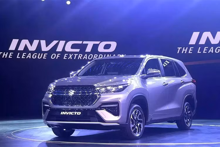 Ở thị trường Ấn Độ, Invicto sẽ được định vị cao hơn 2 người anh em cùng thương hiệu là Suzuki Ertiga và XL6 (XL7). Xe sẽ được bán tại các showroom Nexa của liên doanh Maruti Suzuki. Hiện chưa rõ ngoài Ấn Độ, Suzuki Invicto có được bán ở những thị trường khác hay không.