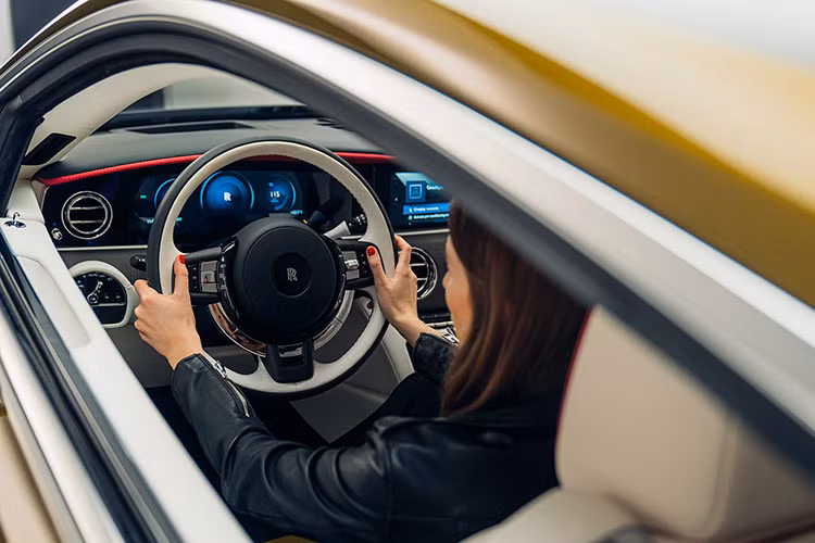 Ban Rolls-Royce Spectre dien kiem loi, khach hang bi hang... cam cua-Hinh-3