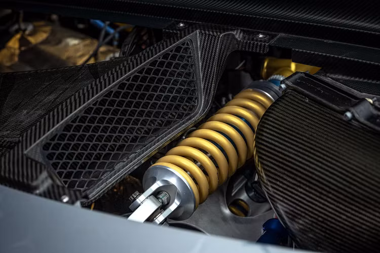 Có tổng cộng 275 chiếc Mercedes-AMG ONE bản thương mại được bán ra trên toàn cầu và mỗi chủ nhân Mercedes-AMG ONE được đặt mua thêm Mercedes-AMG GT Black Series P ONE Edition với phối màu tương tự, tuy nhiên GT Black Series P ONE Edition cũng chỉ giới hạn 275 xe.