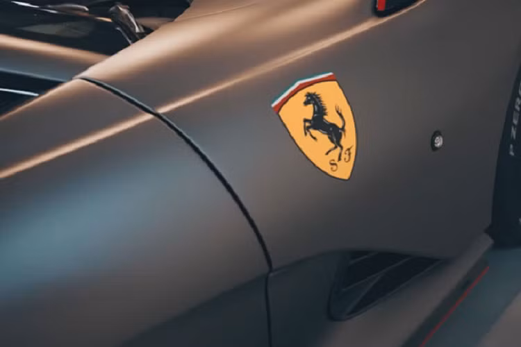 Như vậy, với thông tin riêng của chúng tôi cũng như việc mẫu siêu xe giới hạn Ferrari 812 Competizione đã có mặt trên Cục Sở hữu trí tuệ Việt Nam, thì phần trăm mẫu xe này xuất hiện trong nước sẽ rất cao, nếu vậy, đây sẽ là chiếc Ferrari giới hạn đầu tiên về đến Việt Nam.