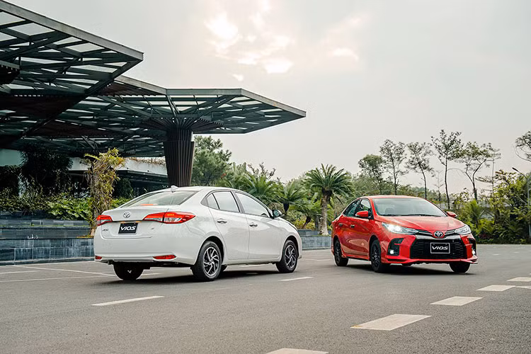 Đây không chỉ là thống kê thấp kỷ lục đối với mẫy xe sedan Toyota Vios tại Việt Nam, mà còn đồng thời đẩy mẫu sedan cỡ B "quốc dân" của Toyota ra khỏi nhóm 10 xe bán chạy nhất thị trường trong một tháng, dù rằng trước đây Vios luôn góp mặt trong nhóm này.