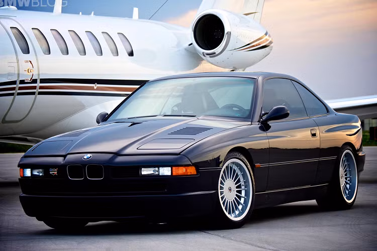 Đến nay mẫu xe coupe BMW 8-Series 1990 vẫn mang đậm phong cách quyến rũ, vì vậy mà nhà thiết kế Camilo Delay đã thực hiện biến thể Speedster trong sự ngỡ ngàng; đồng thời tên của xe cũng được gọi "BMW 8-Series Speedster".